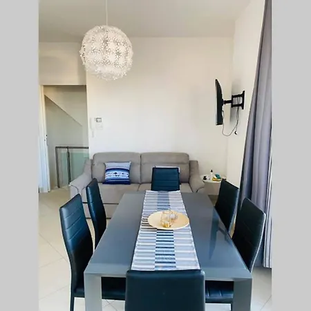 Apartment Con Terrazza